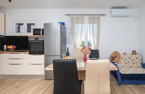 Podglavica Apartment | Apartments Hrvatić (21571-A1) - Rogoznica