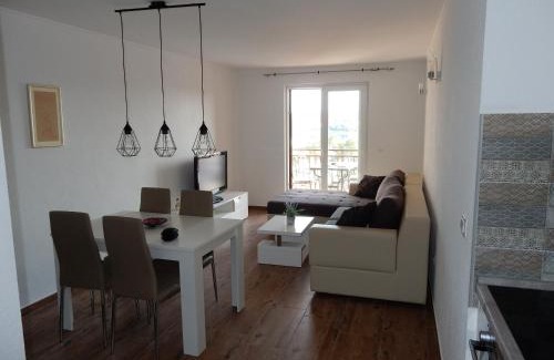 Loviste Apartment | Apartments Indira II