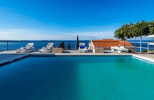 Zavrelje Apartment | Apartments Klis -Studio Apartment with Terrace - 2 (C)