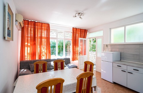 Zavrelje Apartment | Apartments Klis -Two-Bedroom Apartment with Terrace