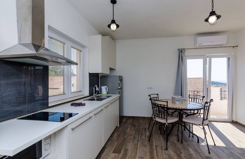 Gruz Apartment | Apartments Life - One Bedroom Apartment with Balcony and Sea View