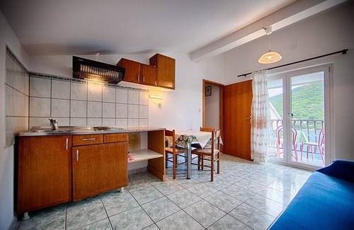 Pasadur Apartment | Apartments Malo Lago - One-Bedroom Apartment with Balcony and Sea View - Attic (Apartment 3)