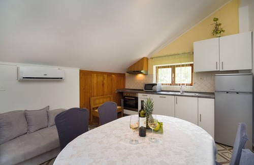 Brna Apartment | Apartments Marija, (13470), Brna, hr