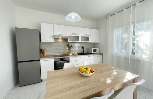 Vinisce Apartment | Apartments Marija, (14689), Vinišce, hr