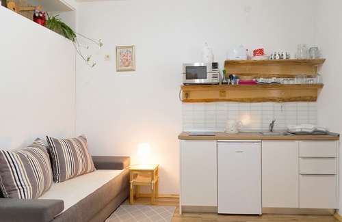 Korenica Apartment | Apartments Milan, (16065), Korenica, hr