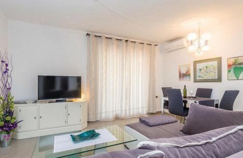 Cesarica Apartment | Apartments Paola - Two Bedroom Apartment with Terrace and Sea view