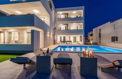 Zrce Apartment | Apartments & Rooms Pool Villas Maris