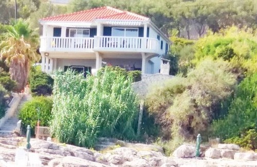 Milna Apartment | Apartments Ružica, (12859), Vis, hr