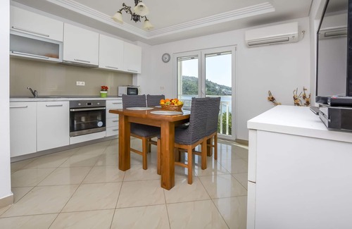 Podglavica Apartment | Apartments Silvana (23221-A1) - Rogoznica