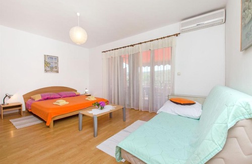Vrboska Apartment | Apartments Slavica