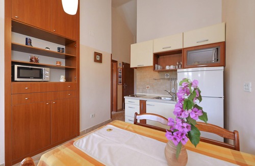 Zdrelac Apartment | Apartments Suzana, (14190), Ždrelac, hr