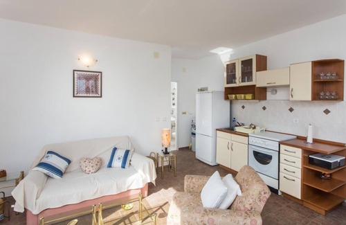 Cilipi Apartment | Apartments Villa Maslina - One-Bedroom Apartment with Terrace and Garden View