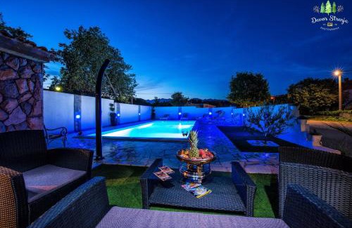 Obrovac Apartment | Apartments & Villa Tisno