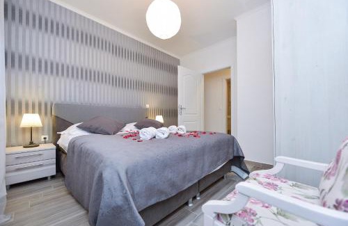 Obrovac Apartment | Apartments & Villa Tisno