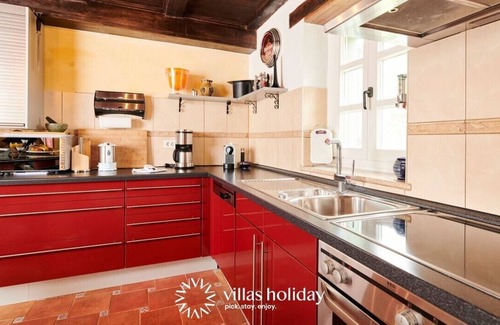 Jehnici Villa | Authentic Villa Karim with a pool and a spacious garden