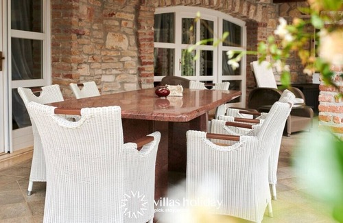 Jehnici Villa | Authentic Villa Karim with a pool and a spacious garden