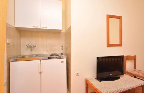 Island Hvar Apartment | Awesome apartment in Jelsa with WiFi
