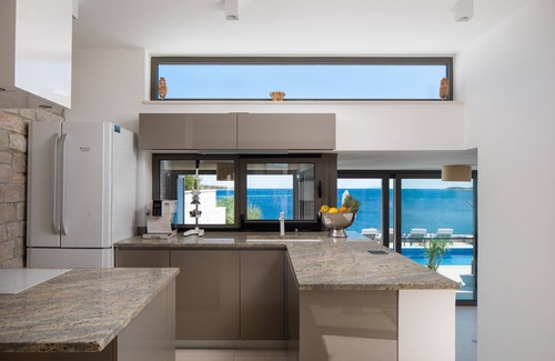 Milna Villa | Beachfront house with Pool and Jakuzzi -maximum comfort and privacy .