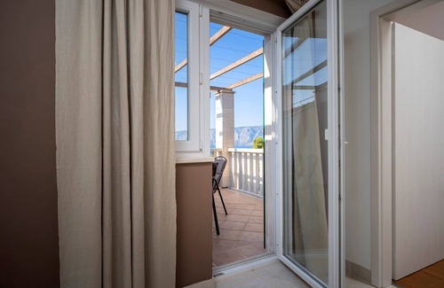 Stari Grad Villa | Beautiful 3-bedroom villa Susanna with private pool and sea view