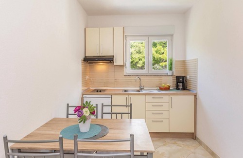 Bratus Apartment | Beautiful apartment in Krvavica