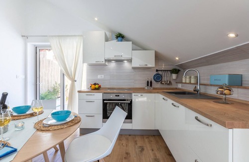 Cove Makarac (Milna) Apartment | Beautiful apartment in Milna