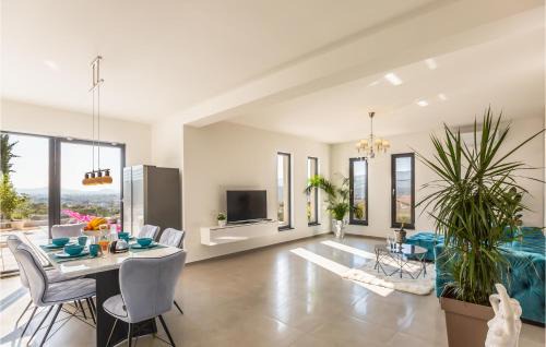 Prolozac House | Beautiful Home In Glavina Donja