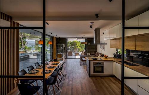 Komarna House | Beautiful Home In Slivno With Wifi