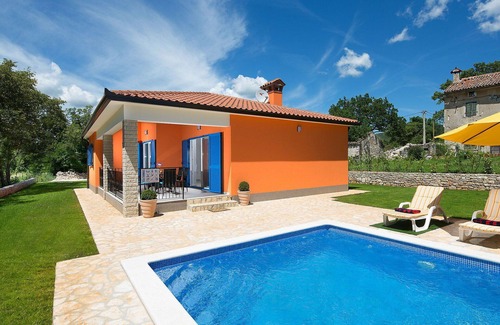 Trget House | Beautiful private villa for 8 guests with WIFI, private pool, A/C, TV, terrace and pets allowed