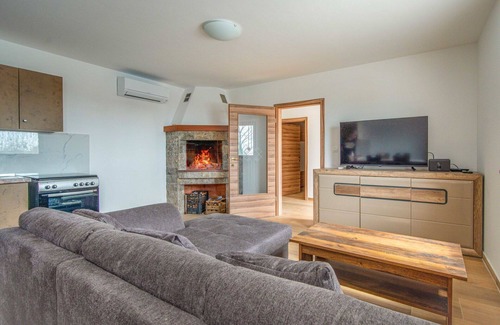 Viskovo House | Beautiful private villa for 10 people with WIFI, private pool, A/C, TV and terrace