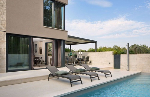 Đuba House | Beautiful villa for 10 guests with WIFI, private pool, A/C, TV and terrace