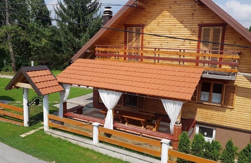 Gornje Dubrave Ski Chalet | Chalet Villa Rebeka