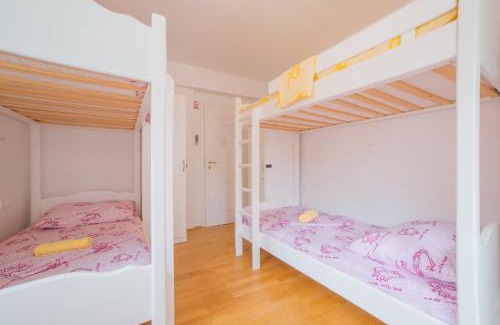 Hvar Old Town Hostel | Cheap Sleep Marinero