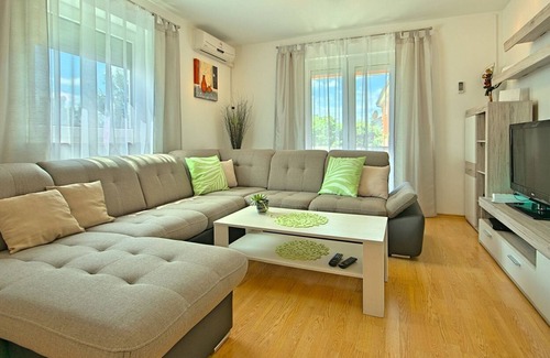 Nova Vas House | Comfortable holiday home with pool and 4 bedrooms near Poreč