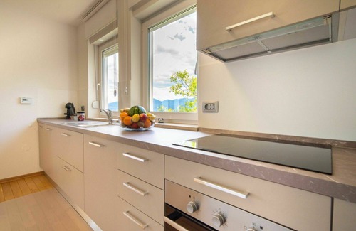 Kastav Apartment | Cosy apartment for 4 people with A/C, WIFI, pool, TV, terrace and panoramic view