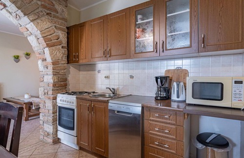 Jezenj Apartment | Cosy apartment for 5 people with pool, WIFI, TV, terrace and pets allowed