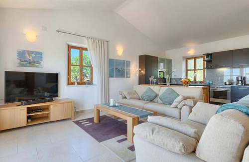 Bibali House | Cosy apartment in villa for 6 people with A/C, WIFI, pool, TV and terrace