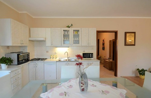 Bubani House | Cosy apartment in villa for 4 guests with A/C, private pool, WIFI, TV, terrace and parking