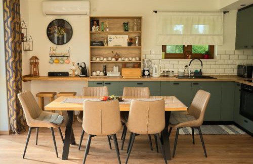 Lic House | Country Gold Holiday Home