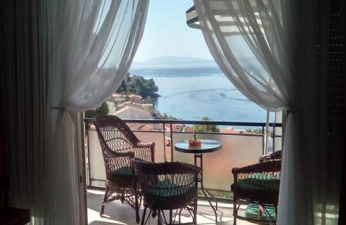 Brela Apartment | Cozy apartment with a balcony and a sea view