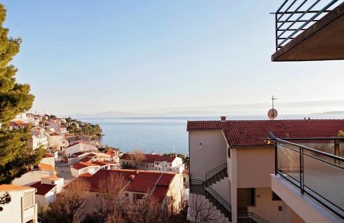 Brela Apartment | Cozy apartment with a balcony and a sea view