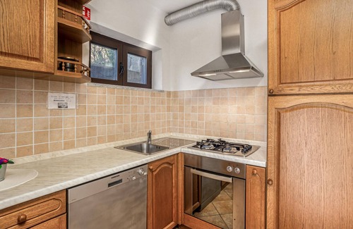 Cesarica House | Cozy home in Cesarica with kitchen
