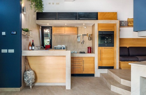 Tribunj House | Cozy home in Ivinj with jacuzzi