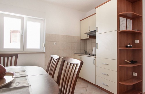 Celina Apartment | Cozy Seaside Apartment Celina