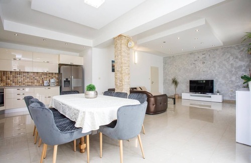 Srinjine House | Family friendly house with a swimming pool Srinjine, Split (K-23950)