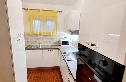 Vlasici Apartment | Four-bedroom apartment with terrace and sea view Vlašići, Pag (A-4319-b)