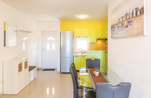 Baska Voda Apartment | Gorgeous apartment in Baska Voda