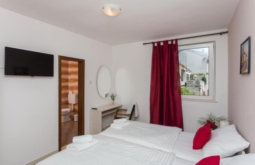 Mokosica Apartment | guest house rosa bianca - double or twin room with partial sea view 1
