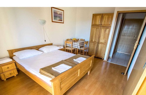 Starigrad Apartment | Holiday apartment conveniently located in the center