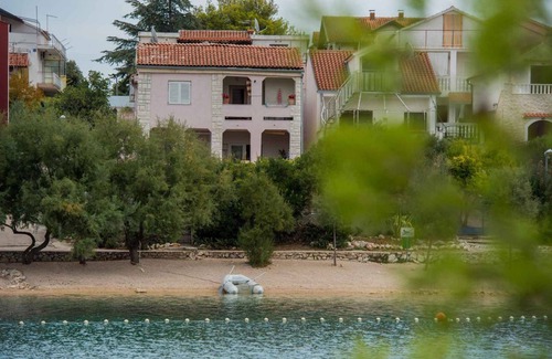 Grebastica Apartment | Holiday apartment 10 m from the beach