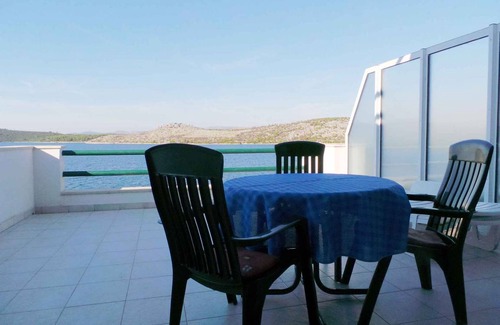 Grebastica Apartment | Holiday apartment facing the sea with terrace